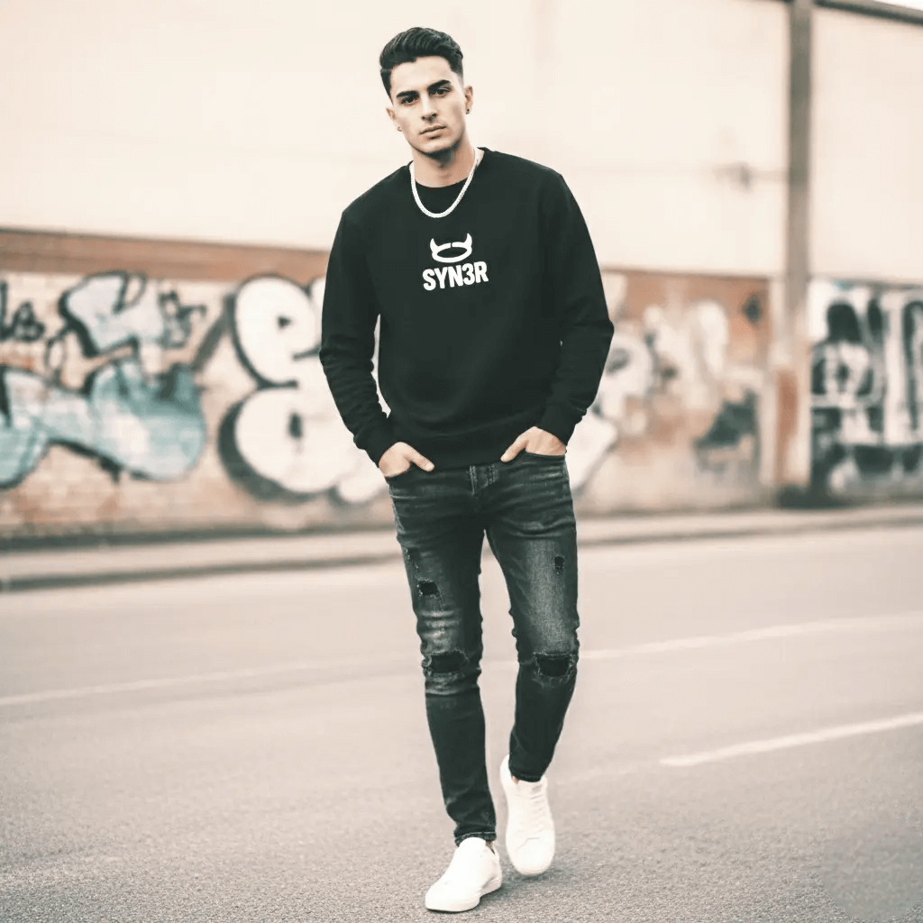 SYN3R SWEATSHIRT - Black: Oversized Comfort - SYN3R