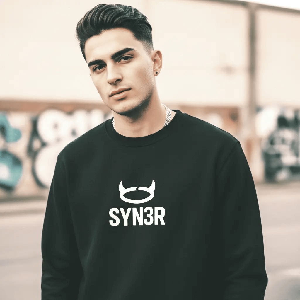 SYN3R SWEATSHIRT - Black: Oversized Comfort - SYN3R