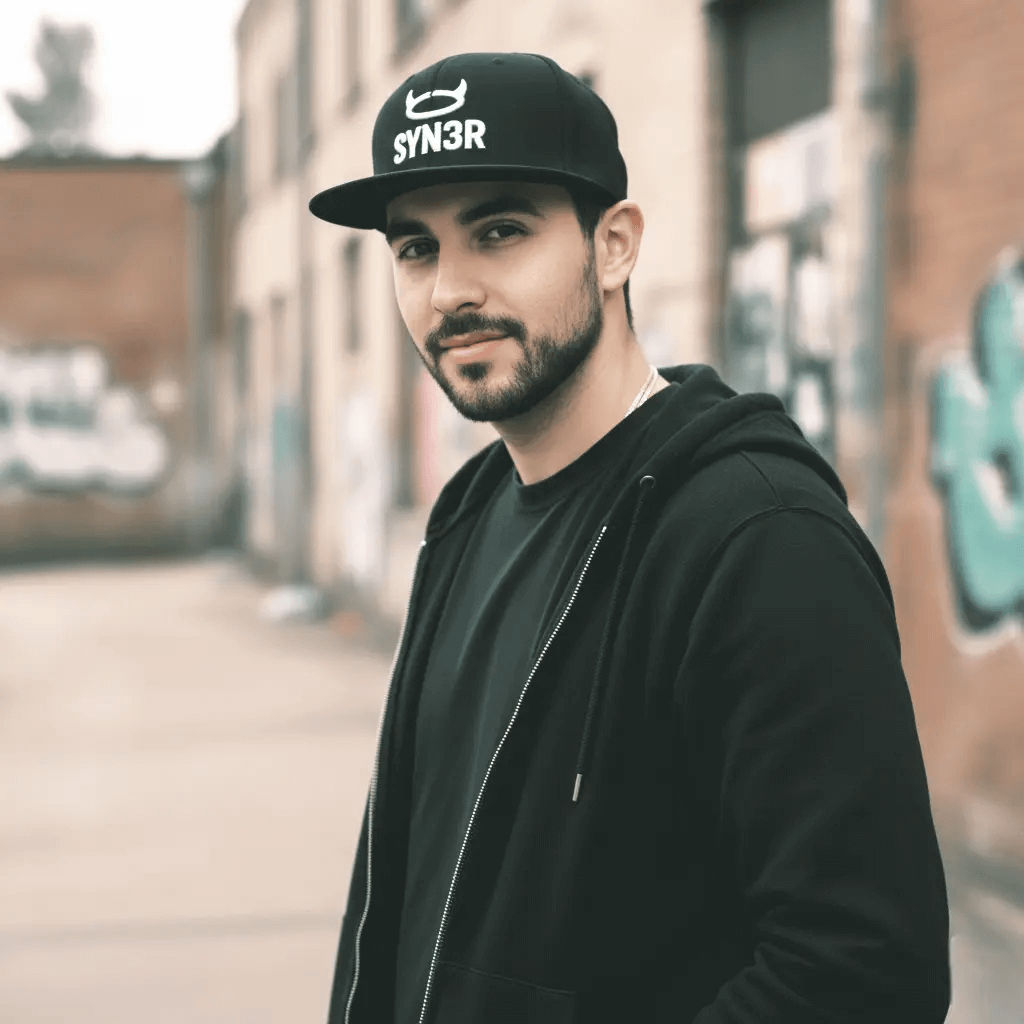 SYN3R SNAPBACK CAP - Black - SYN3R