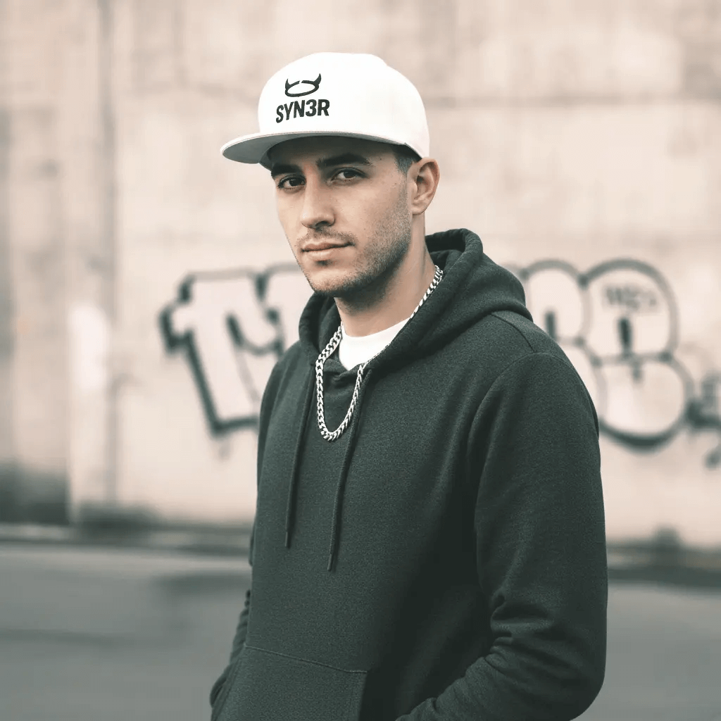 SYN3R SNAPBACK CAP - White - SYN3R